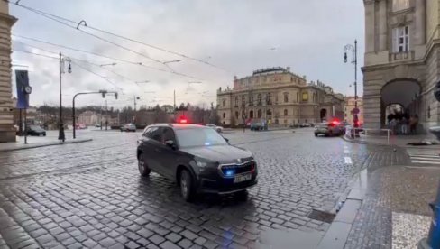 STUDENTI BEŽE U PANICI: Prvi snimci posle pucnjave u Pragu, ima mrtvih i ranjenih, policija blokirala centar grada (FOTO/VIDEO) STUDENTI BEŽE U PANICI: Prvi snimci posle pucnjave u Pragu, ima mrtvih i ranjenih, policija blokirala centar grada (FOTO/VIDEO)