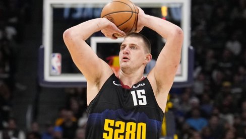 ZAR OPET? Nikola Jokić ponovo nije uspeo - a o tome drugi mogu samo da sanjaju (VIDEO) ZAR OPET? Nikola Jokić ponovo nije uspeo - a o tome drugi mogu samo da sanjaju (VIDEO)