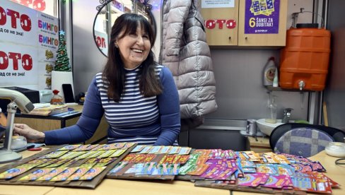 KO JE NA LOTOU OSVOJIO PET MILIONA EVRA? Novosti u Pančevu, gde je uplaćen dobitni tiket - Građani znatiželjno opsedaju trafiku (FOTO) KO JE NA LOTOU OSVOJIO PET MILIONA EVRA? Novosti u Pančevu, gde je uplaćen dobitni tiket - Građani znatiželjno opsedaju trafiku (FOTO)