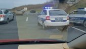 KARAMBOL KOD NAPLATNE RAMPE VRČIN: Sudarili se kamion i automobil (FOTO)