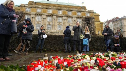 JURIO ŽRTVE PO UČIONICAMA: Dan žalosti u Češkoj posle stravičnog masakra u kome je život izgubilo 14 ljudi JURIO ŽRTVE PO UČIONICAMA: Dan žalosti u Češkoj posle stravičnog masakra u kome je život izgubilo 14 ljudi