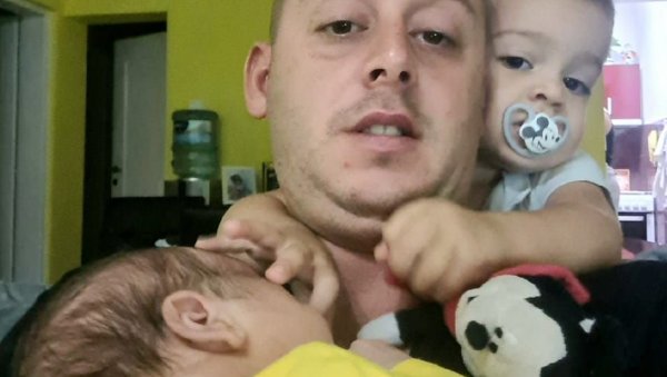 ДВОЈЕ МАЛЕ ДЕЦЕ ОСТАЛО БЕЗ ОЦА: Милош погинуо у тешкој саобраћајној несрећи код Куле - Био је диван, насмејан, дружељубив... ДВОЈЕ МАЛЕ ДЕЦЕ ОСТАЛО БЕЗ ОЦА: Милош погинуо у тешкој саобраћајној несрећи код Куле - Био је диван, насмејан, дружељубив...