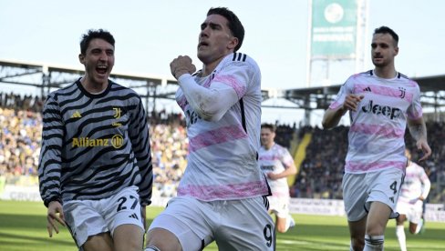 ХРВАТ ВЕРУЈЕ СРБИНУ: Влаховић је поново прва деветка Јувентуса