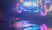 NOVI SNIMAK SPLAVA KARTEL KOJI TONE: Čuje se vrištanje - ljudi se bacali u vodu (VIDEO) NOVI SNIMAK SPLAVA KARTEL KOJI TONE: Čuje se vrištanje - ljudi se bacali u vodu (VIDEO)