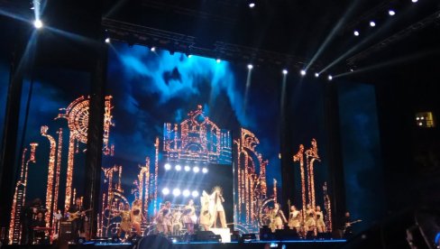 ZAUVEK SAM VAŠA: Milica Pavlović kao prava boginja održala solistički koncert u Štark Areni (FOTO) ZAUVEK SAM VAŠA: Milica Pavlović kao prava boginja održala solistički koncert u Štark Areni (FOTO)