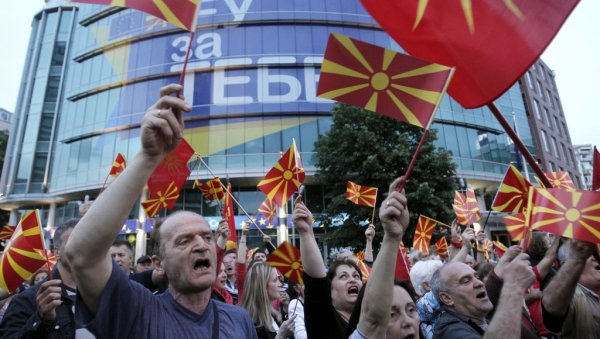 БРИСЕЛ ГУРА БУГАРЕ У УСТАВ: У Северној Македонији на априлско-мајском двојном гласању ново одмеравање снага БРИСЕЛ ГУРА БУГАРЕ У УСТАВ: У Северној Македонији на априлско-мајском двојном гласању ново одмеравање снага
