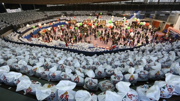 ПАКЕТИЋИ ЗА ВИШЕ ОД 20.000 ДЕЦЕ: Општина Нови Београд обрадовала своје најмлађе суграђане ПАКЕТИЋИ ЗА ВИШЕ ОД 20.000 ДЕЦЕ: Општина Нови Београд обрадовала своје најмлађе суграђане