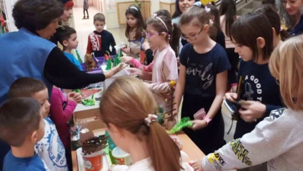 ЈАГОДИНСКА ДЕЦА ЗА КОСТУ: Предшколска установа организовала хуманитарни базар ЈАГОДИНСКА ДЕЦА ЗА КОСТУ: Предшколска установа организовала хуманитарни базар