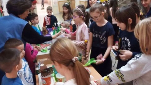 JAGODINSKA DECA ZA KOSTU: Predškolska ustanova organizovala humanitarni bazar JAGODINSKA DECA ZA KOSTU: Predškolska ustanova organizovala humanitarni bazar