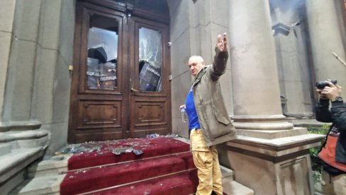 OGLASIO SE MUP: Svako ko pokuša nasilan upad u institucije biće procesuiran i krivično gonjen OGLASIO SE MUP: Svako ko pokuša nasilan upad u institucije biće procesuiran i krivično gonjen