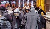 REPORTERKA N1: Opozicija baca suzavac i biber sprej na srpsku policiju! REPORTERKA N1: Opozicija baca suzavac i biber sprej na srpsku policiju!
