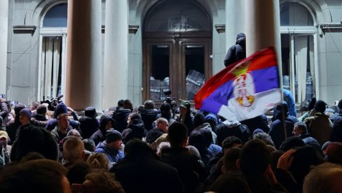 TRAŽE UVID U SPISAK, A DOSTUPAN IM NA SAJTU: Prozapadna opozicija nastavila protest, sad zatrpavaju pisarnice Ministarstva državne uprave TRAŽE UVID U SPISAK, A DOSTUPAN IM NA SAJTU: Prozapadna opozicija nastavila protest, sad zatrpavaju pisarnice Ministarstva državne uprave