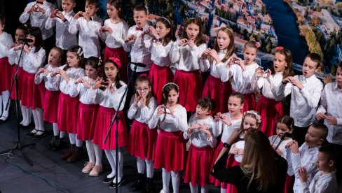 NOVOGODIŠNJI KONCERT MUZIČKE ŠKOLE TREBINJE: Mladi muzičari oduševili Trebinjce