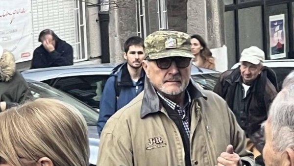 ОКСИМОРОН: На протесту студената и Зоран Живковић (ФОТО) ОКСИМОРОН: На протесту студената и Зоран Живковић (ФОТО)