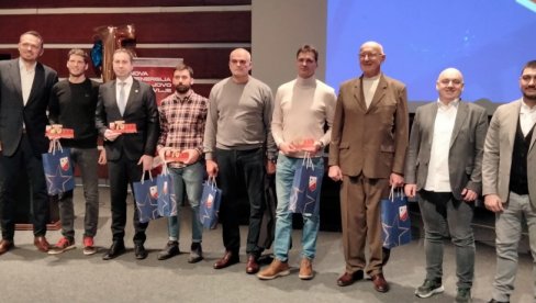 DA ISTRAJU NA PUTU U ELITU: Košarkaši Vojvodine svečano obeležili 75 godina od osnivanja kluba DA ISTRAJU NA PUTU U ELITU: Košarkaši Vojvodine svečano obeležili 75 godina od osnivanja kluba