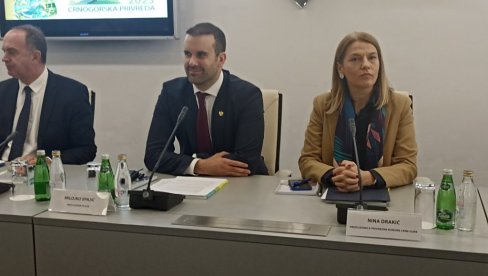 DO KRAJA 2030. DVA AUTO-PUTA: Premijer Milojko Spajić obećao na godišnjem sastanku privrednika DO KRAJA 2030. DVA AUTO-PUTA: Premijer Milojko Spajić obećao na godišnjem sastanku privrednika