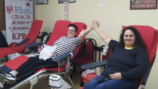 У ПАРАЋИНУ ДОНИРАНО 699 ЈЕДИНИЦА КРВИ: Ове године мало више давалаца него прошле (ФОТО) У ПАРАЋИНУ ДОНИРАНО 699 ЈЕДИНИЦА КРВИ: Ове године мало више давалаца него прошле (ФОТО)