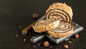 TAKO JEDNOSTAVAN, A TAKO UKUSAN! Čoko-rolat posut seckanim lešnicima TAKO JEDNOSTAVAN, A TAKO UKUSAN! Čoko-rolat posut seckanim lešnicima