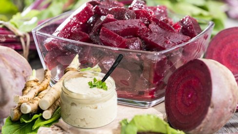 PIKANTNA SALATA KOJA ĆE VAS OBORITI S NOGU! Cvekla sa renom PIKANTNA SALATA KOJA ĆE VAS OBORITI S NOGU! Cvekla sa renom