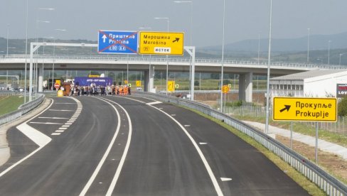 KORIDORI I BRZE TRASE SPAJAJU ISTOK I ZAPAD SRBIJE:Ubrzanim tempom i naredne godine nastavljaju se radovi na izgradnji državne i lokalne putne KORIDORI I BRZE TRASE SPAJAJU ISTOK I ZAPAD SRBIJE:Ubrzanim tempom i naredne godine nastavljaju se radovi na izgradnji državne i lokalne putne