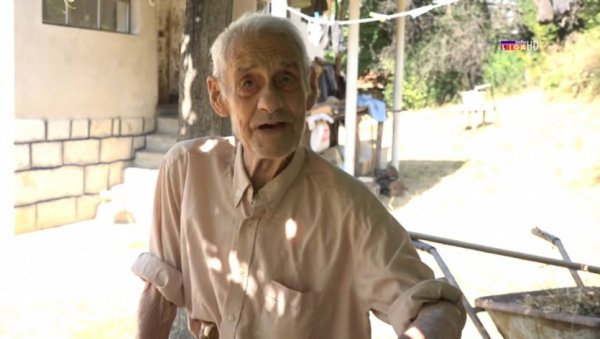 ПРОМЕНИО ТРИ ВОЈСКЕ И ДВА БРАКА: Најстарији мушкарац у Србији - Живан Поповић (106) из Латвице, живи сам у планини (ФОТО) ПРОМЕНИО ТРИ ВОЈСКЕ И ДВА БРАКА: Најстарији мушкарац у Србији - Живан Поповић (106) из Латвице, живи сам у планини (ФОТО)