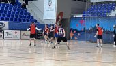 ТРАДИЦИОНАЛНИ ЗИМСКИ ТУРНИР: Такмичење у малом фудбалу почело у Зрењанину (ФОТО) ТРАДИЦИОНАЛНИ ЗИМСКИ ТУРНИР: Такмичење у малом фудбалу почело у Зрењанину (ФОТО)