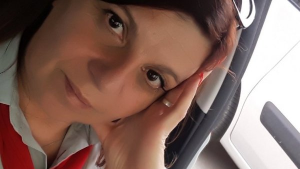ПРКОСИ СТЕРЕОТИПИМА: Бањалучанка Сања Шућур - жена таксиста у граду на Врбасу ПРКОСИ СТЕРЕОТИПИМА: Бањалучанка Сања Шућур - жена таксиста у граду на Врбасу