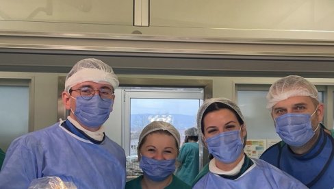 LASER RAZBIJA I UKLANJA KAMEN: U Kliničkom centru Vojvodine nova metoda lečenja urinarnog trakta LASER RAZBIJA I UKLANJA KAMEN: U Kliničkom centru Vojvodine nova metoda lečenja urinarnog trakta