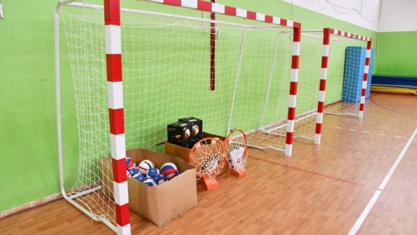 СТИГЛИ СПОРТСКИ РЕКВИЗИТИ: Донација Савеза за школски спорт ОШ Светозар Марковић у Краљеву СТИГЛИ СПОРТСКИ РЕКВИЗИТИ: Донација Савеза за школски спорт ОШ Светозар Марковић у Краљеву