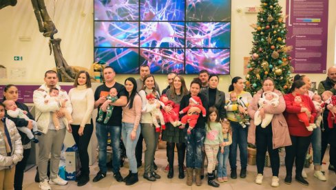 PODRŠKA NAJMLAĐIMA U SVILAJNCU: Podeljeni bebi-paketi i auto-sedišta (FOTO) PODRŠKA NAJMLAĐIMA U SVILAJNCU: Podeljeni bebi-paketi i auto-sedišta (FOTO)