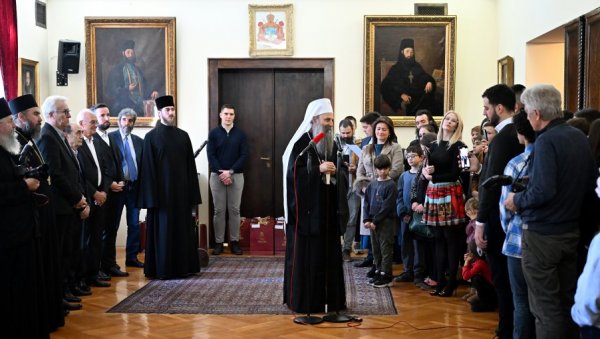 ПОМОЋ ДЕЦИ КОЈА ДАЈУ НАЈБОЉЕ ОД СЕБЕ: Патријарх Порфирије уручио стипендије студентима и ђацима ПОМОЋ ДЕЦИ КОЈА ДАЈУ НАЈБОЉЕ ОД СЕБЕ: Патријарх Порфирије уручио стипендије студентима и ђацима