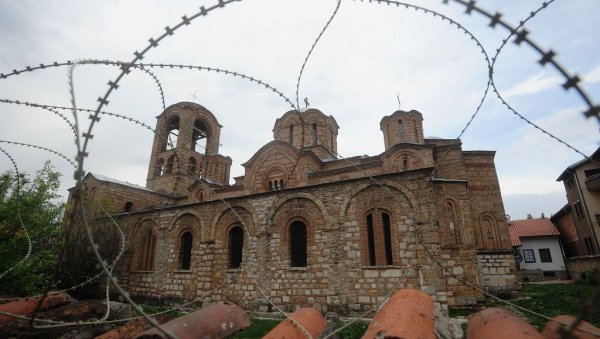 ПОД ПЛАШТОМ ОБНАВЉАЊА ЗАТИРУ СВУ СРПСКУ БАШТИНУ: Безочан потез Албанаца, православну цркву у Горњем Винарцу претварају у католичку ПОД ПЛАШТОМ ОБНАВЉАЊА ЗАТИРУ СВУ СРПСКУ БАШТИНУ: Безочан потез Албанаца, православну цркву у Горњем Винарцу претварају у католичку