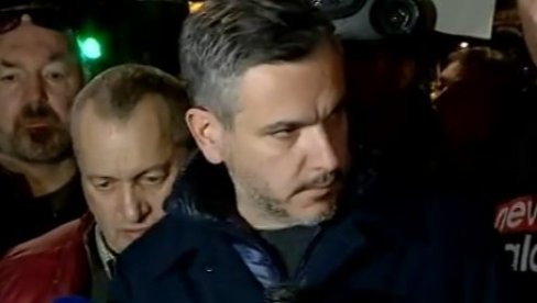 ОПЕТ БЛОКИРАЈУ САОБРАЋАЈ: Ђиласовцима тешко пада пораз - нови протест у Београду ОПЕТ БЛОКИРАЈУ САОБРАЋАЈ: Ђиласовцима тешко пада пораз - нови протест у Београду