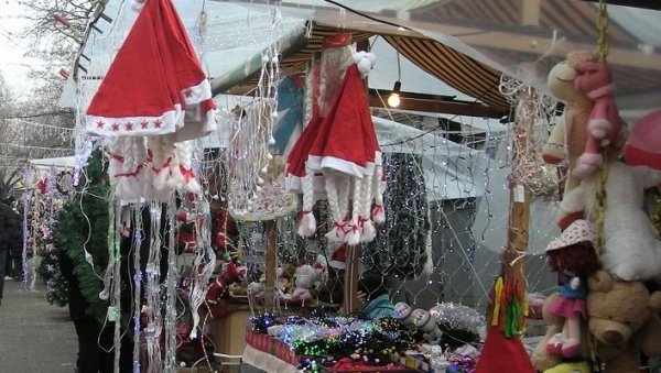 Новогодишњи и божићни базар у градском парку Новогодишњи и божићни базар у градском парку
