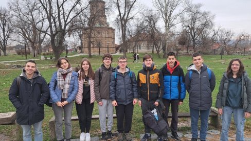 OSVOJILI ČETIRI NAGRADE: Uspeh učenika Matematičke gimnazije na republičkom takmičenju OSVOJILI ČETIRI NAGRADE: Uspeh učenika Matematičke gimnazije na republičkom takmičenju