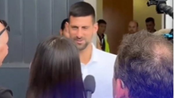 КРАЉ ЈЕ СТИГАО! Новак Ђоковић слетео у Аустралију (ВИДЕО) КРАЉ ЈЕ СТИГАО! Новак Ђоковић слетео у Аустралију (ВИДЕО)