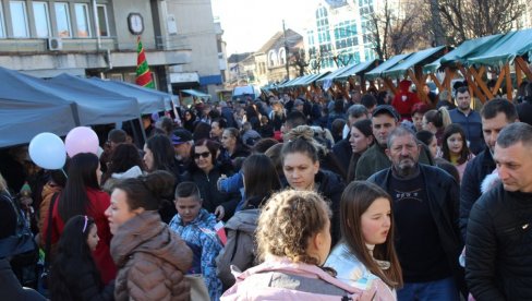 DEVETI NOVOGODIŠNJI BAZAR: Zabava za najmlađe pred Novu godinu