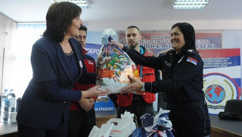 UVEK NA VISINI ZADATKA: Humanitarna akcija pripadnika PU Kraljevo i Odreda Žandarmerije UVEK NA VISINI ZADATKA: Humanitarna akcija pripadnika PU Kraljevo i Odreda Žandarmerije