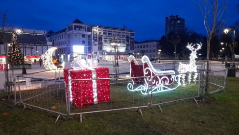 DOBRA ZABAVA I TRADICIONALNA LUTRIJA: TO Leskovac organizuje doček na gradskom trgu (FOTO) DOBRA ZABAVA I TRADICIONALNA LUTRIJA: TO Leskovac organizuje doček na gradskom trgu (FOTO)