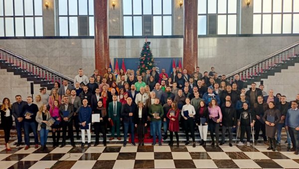 НОВИХ 218 СПОРТСКИХ СТРУЧЊАКА: Покрајински завод за спорт и медицину спорта извео на пут још једну генерацију експерата за спорт НОВИХ 218 СПОРТСКИХ СТРУЧЊАКА: Покрајински завод за спорт и медицину спорта извео на пут још једну генерацију експерата за спорт