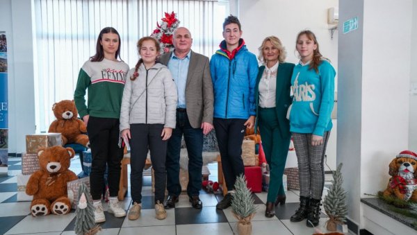 СВИМА ИСТА ШАНСА: У Лозници организован пријем за ученике у лошем материјалном положају СВИМА ИСТА ШАНСА: У Лозници организован пријем за ученике у лошем материјалном положају