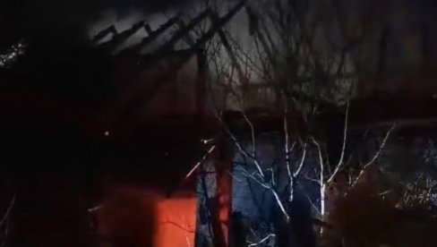 ВЕЛИКИ ПОЖАР КОД ОЏАКА: Ватрена буктиња гута кућу, на терену пет ватрогасних возила (ВИДЕО) ВЕЛИКИ ПОЖАР КОД ОЏАКА: Ватрена буктиња гута кућу, на терену пет ватрогасних возила (ВИДЕО)