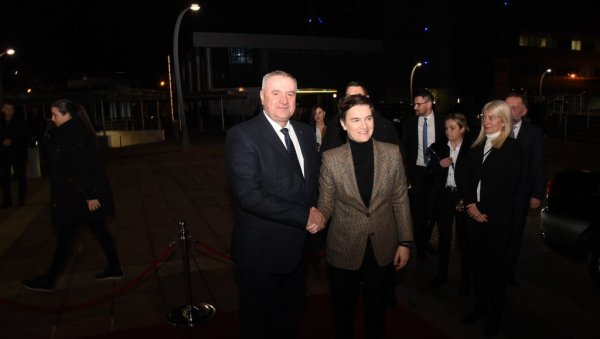 ЗА МИР И СТАБИЛНОСТ НАСТАВЉАМО ЗАЈЕДНО... Премијерка Брнабић честитала Дан Републике Српске ЗА МИР И СТАБИЛНОСТ НАСТАВЉАМО ЗАЈЕДНО... Премијерка Брнабић честитала Дан Републике Српске