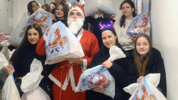 СРЦА ПУНА ЉУБАВИ, РУКЕ ПУНЕ ДАРОВА: Ђаци Медицинске школе Београд обрадовали малишане у Прихватилишту за децу СРЦА ПУНА ЉУБАВИ, РУКЕ ПУНЕ ДАРОВА: Ђаци Медицинске школе Београд обрадовали малишане у Прихватилишту за децу