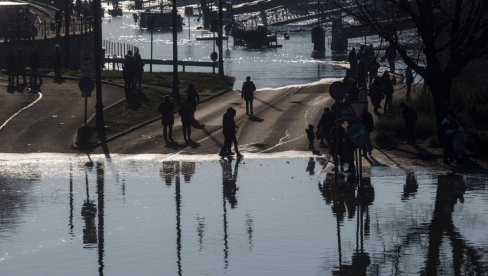 DUNAV NAPRAVIO HAOS U REGIONU, BUDIMPEŠTA POD VODOM: RHMZ otkriva prete li poplave Srbiji (VIDEO) DUNAV NAPRAVIO HAOS U REGIONU, BUDIMPEŠTA POD VODOM: RHMZ otkriva prete li poplave Srbiji (VIDEO)