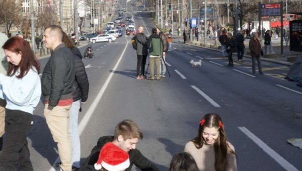 АМЕРИКАНЦИМА ЈЕ ДОЗЛОГРДИЛО: Овако се понашају према насилницима који блокирају путеве АМЕРИКАНЦИМА ЈЕ ДОЗЛОГРДИЛО: Овако се понашају према насилницима који блокирају путеве