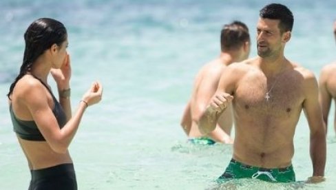 NOVAK ĐOKOVIĆ I OLGA DANILOVIĆ: Zajedničko kupanje (FOTO) NOVAK ĐOKOVIĆ I OLGA DANILOVIĆ: Zajedničko kupanje (FOTO)