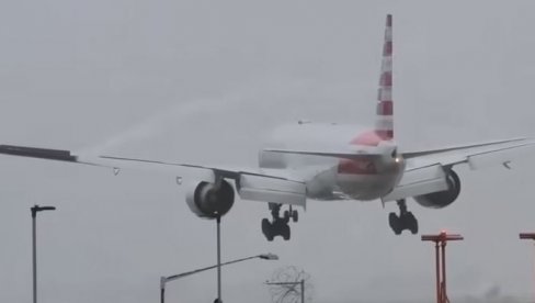 OLUJA POMRSILA PLANOVE PILOTU: Jak vetar nosao letelicu kao da je od papira, sletanje se u prvi mah činilo nemogućom misijom (VIDEO) OLUJA POMRSILA PLANOVE PILOTU: Jak vetar nosao letelicu kao da je od papira, sletanje se u prvi mah činilo nemogućom misijom (VIDEO)