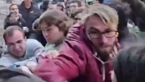 STUDENT KOJI JE UHAPŠEN TOKOM PROTESTA PUŠTEN NA SLOBODU: Sve je bilo kako treba, u pritvoru sam proveo 22 sata (VIDEO) STUDENT KOJI JE UHAPŠEN TOKOM PROTESTA PUŠTEN NA SLOBODU: Sve je bilo kako treba, u pritvoru sam proveo 22 sata (VIDEO)