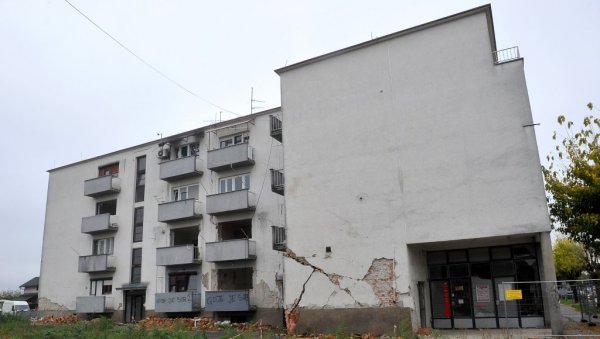 БАНИЈА - ЗОНА СУМРАКА: Историјска обнова после катастрофалног земљотреса, за власт Хрватске остала мртво слово на папиру (ФОТО) БАНИЈА - ЗОНА СУМРАКА: Историјска обнова после катастрофалног земљотреса, за власт Хрватске остала мртво слово на папиру (ФОТО)